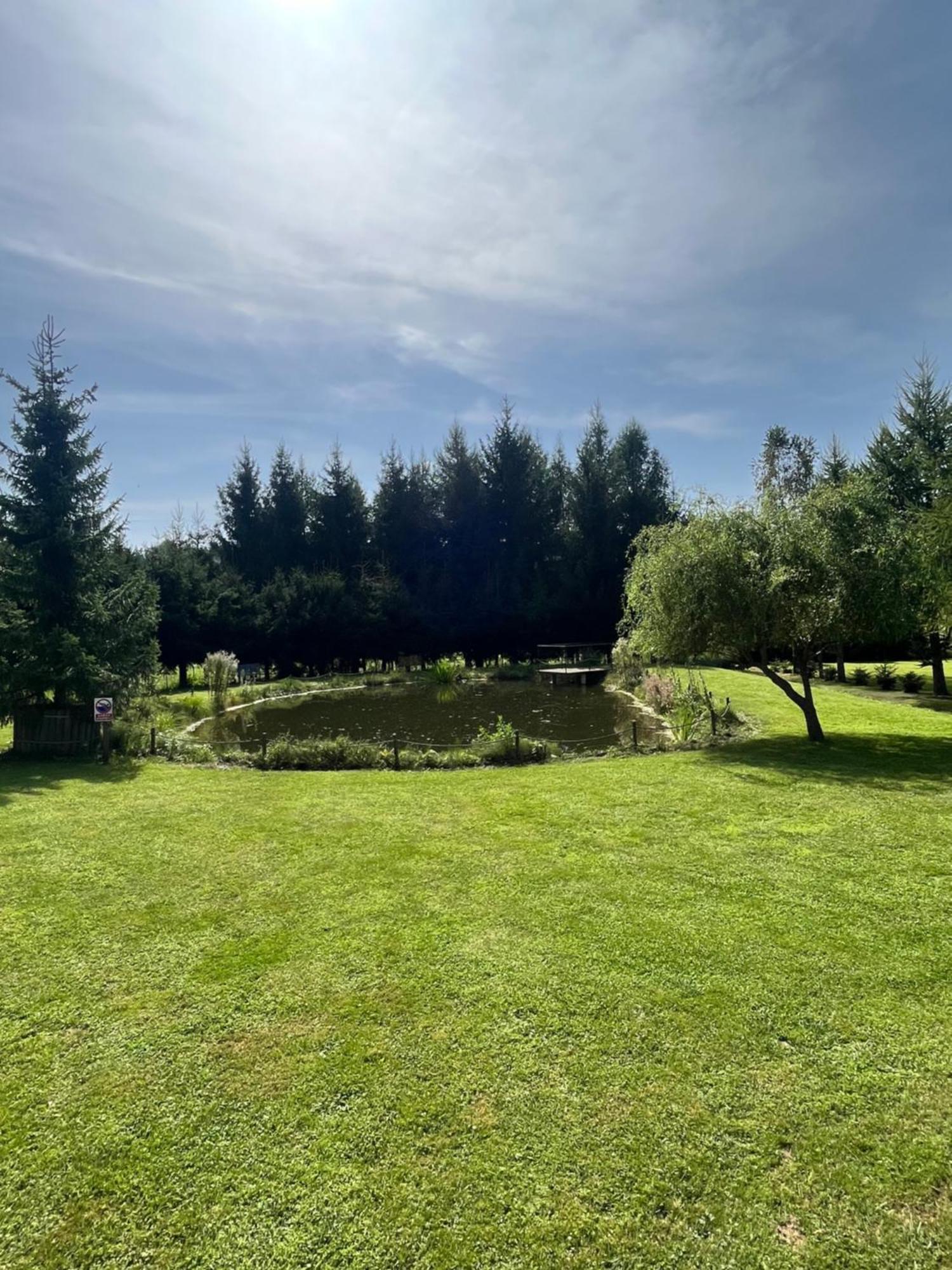 Domki Nad Stawem Uherce Uherce Mineralne Exterior foto